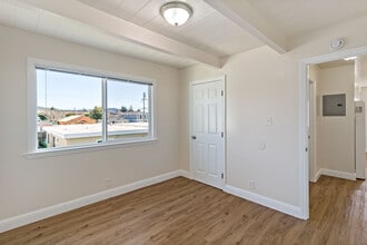 1970 Powell St, Unit D in San Pablo, CA - Foto de edificio - Building Photo