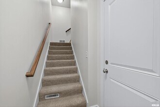 4833 Lauren Ln in Bettendorf, IA - Foto de edificio - Building Photo