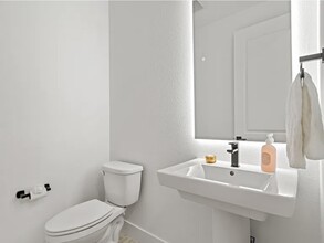 7985 Avon Dive Ct in Wesley Chapel, FL - Foto de edificio - Building Photo