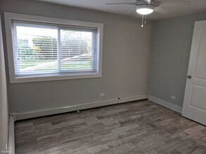 5852 W Irving Park Rd-Unit -Apt 6 in Chicago, IL - Building Photo - Building Photo