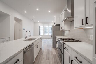 4808 San Jacinto St in Dallas, TX - Building Photo - Building Photo