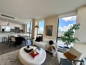 52 NW 32nd St, Unit B19 in Miami, FL - Building Photo - Building Photo