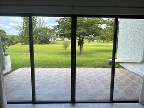 9005 SW 62nd Terrace in Miami, FL - Foto de edificio - Building Photo