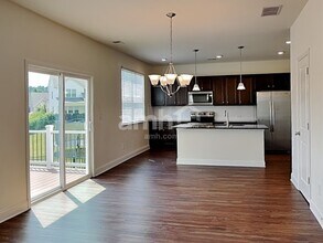 8112 Brookbend Dr in Douglasville, GA - Foto de edificio - Building Photo