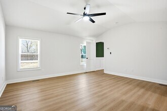 127 Perry St in Loganville, GA - Building Photo - Building Photo