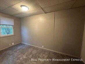 Cozy 1 Bedroom 1 Bathroom Apartment in Sioux Falls, SD - Foto de edificio - Building Photo