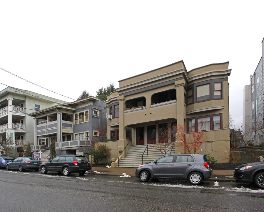 Valencia Condominiums in Portland, OR - Building Photo