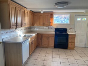 14 Lantern St in Huntington, NY - Building Photo - Building Photo