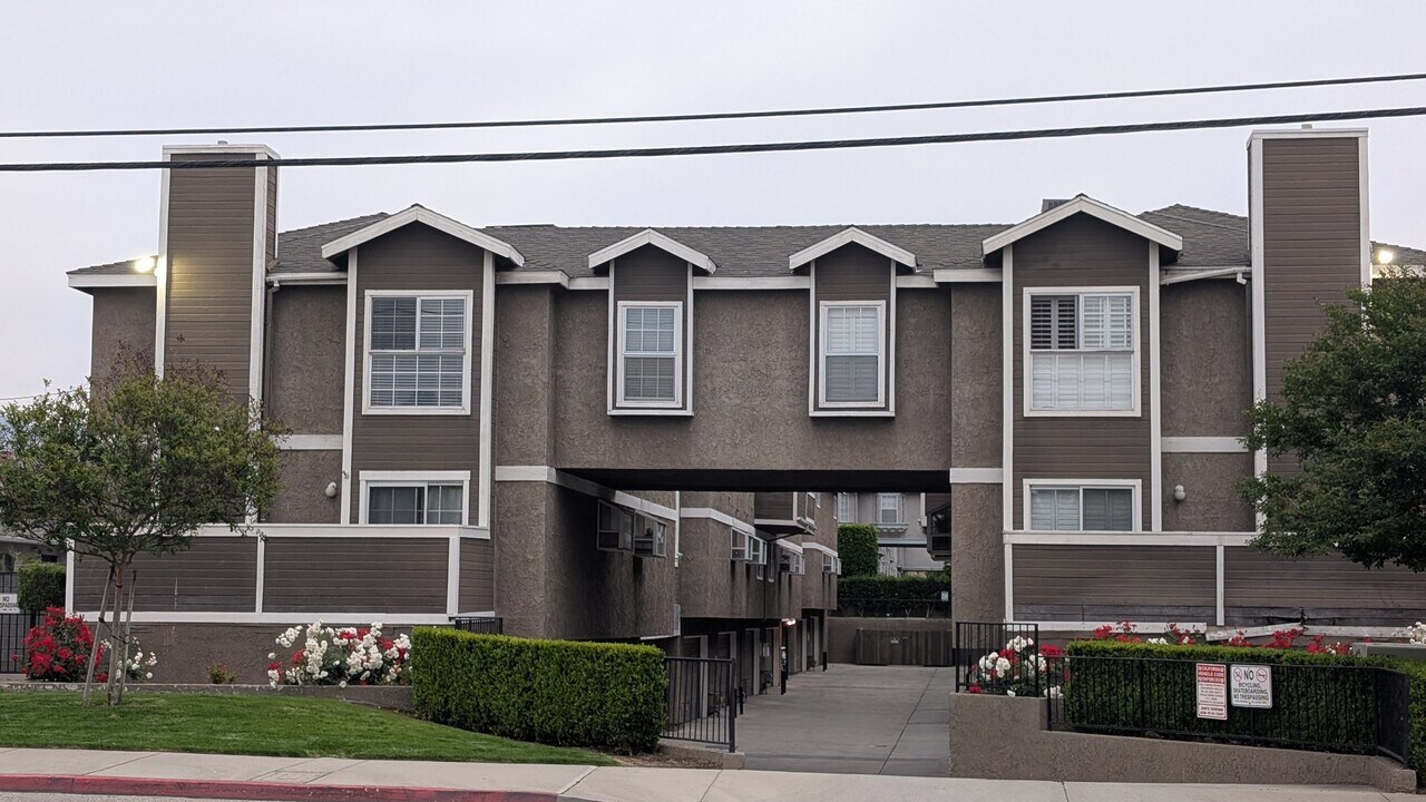 1300 Mayflower Ave in Monrovia, CA - Building Photo