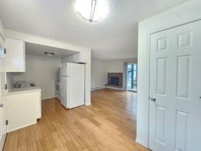 2121 E Upriver Dr in Spokane, WA - Foto de edificio - Building Photo