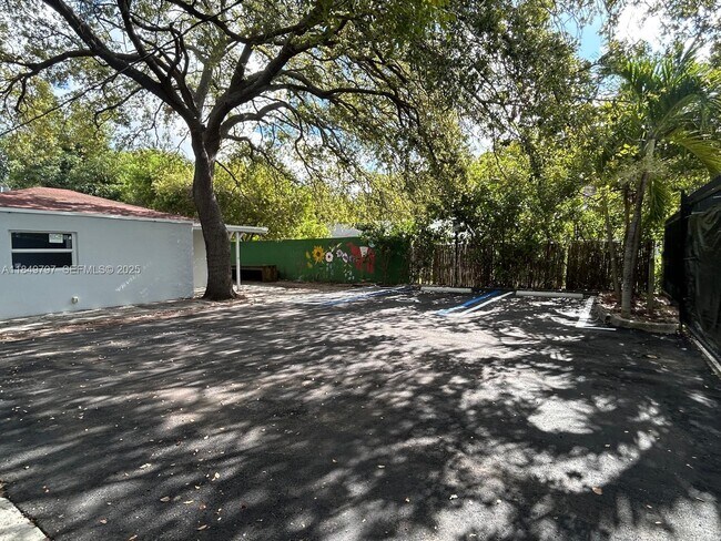181 NW 44th St in Miami, FL - Building Photo - Building Photo