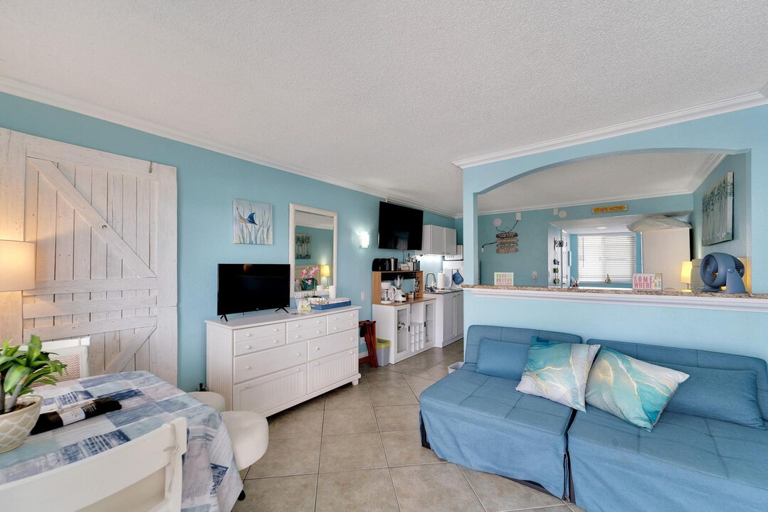 445 S Gulfview Blvd in Clearwater, FL - Building Photo