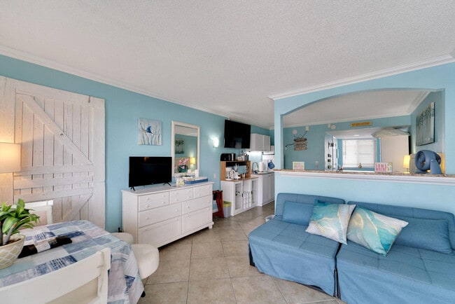 445 S Gulfview Blvd