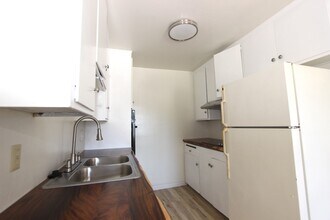 5254 La Jolla Mesa Dr in San Diego, CA - Building Photo - Building Photo