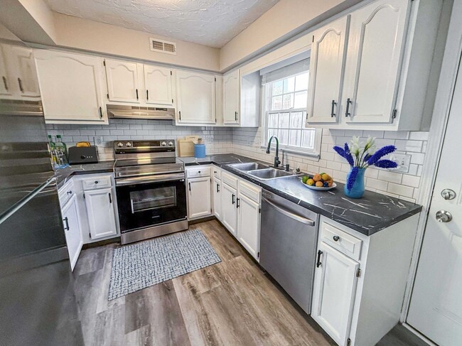 Pinnacle Townhomes in Streetsboro, OH - Foto de edificio - Building Photo