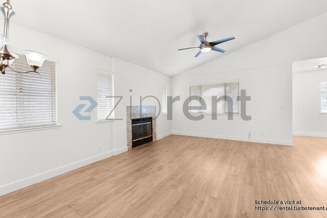 2275 La Mesa Ct in Davis, CA - Foto de edificio - Building Photo