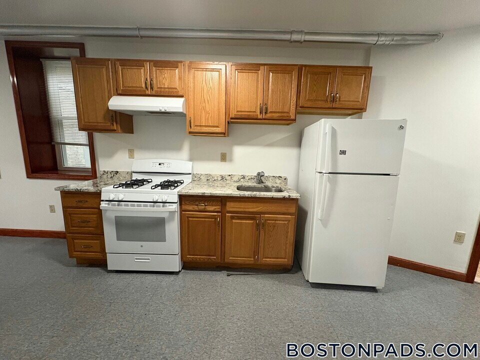 143 Park Dr in Boston, MA - Building Photo