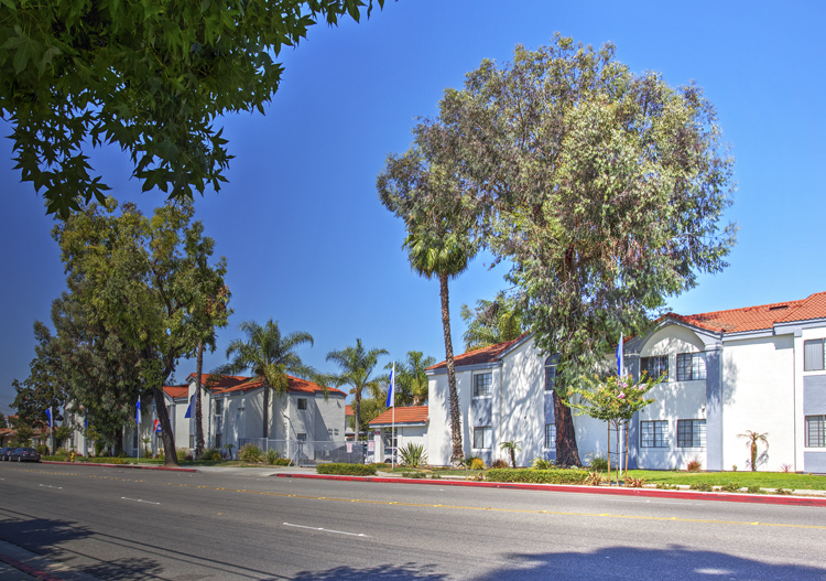 San Marcos Village Apartments in Paramount, CA - Building Photo