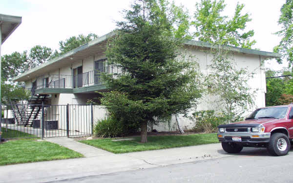 Northridge Townhomes in Fair Oaks, CA - Building Photo