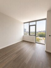 133-36 37th Ave in Queens, NY - Foto de edificio - Building Photo