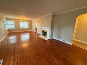 1236 Valley Dr in Louisville, KY - Building Photo - Building Photo