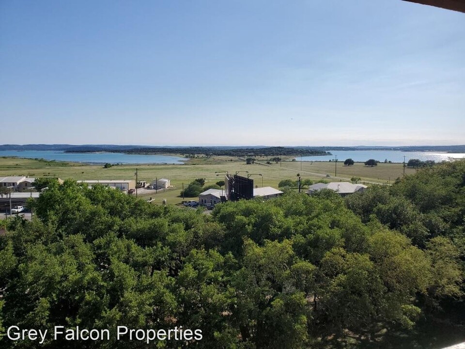 1256 Cougar Dr in Canyon Lake, TX - Foto de edificio