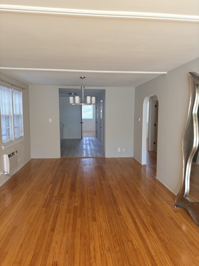 2736 W Farragut Ave, Unit 2 in Chicago, IL - Building Photo - Building Photo