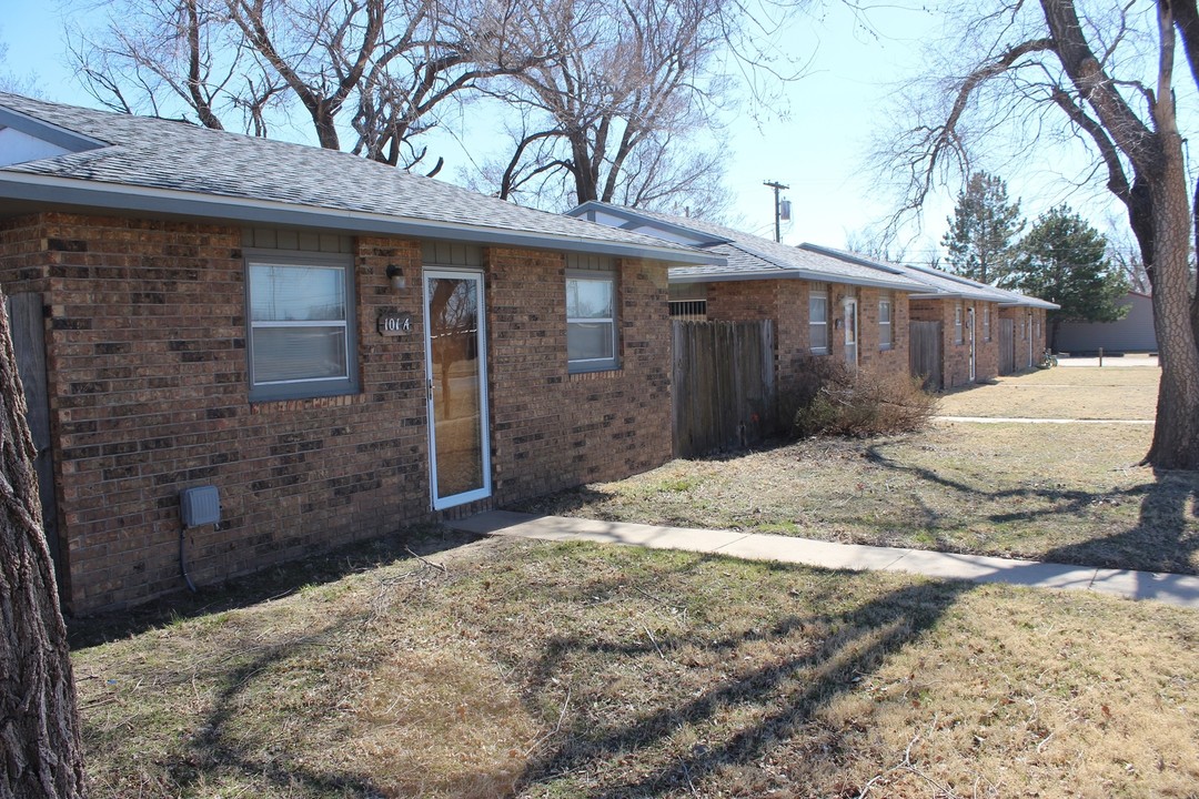 101 E Avenue B in South Hutchinson, KS - Foto de edificio