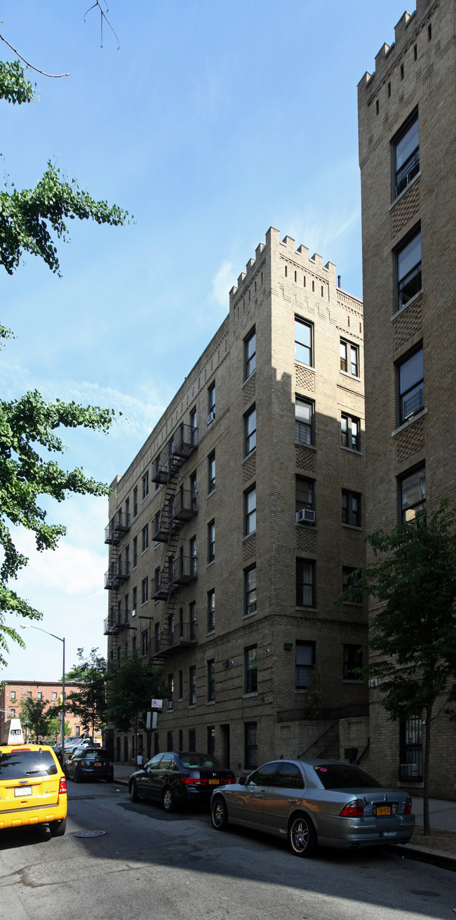 Warwick Court in New York, NY - Building Photo - Building Photo