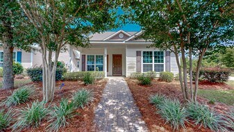 176 Cornelia St in Freeport, FL - Building Photo