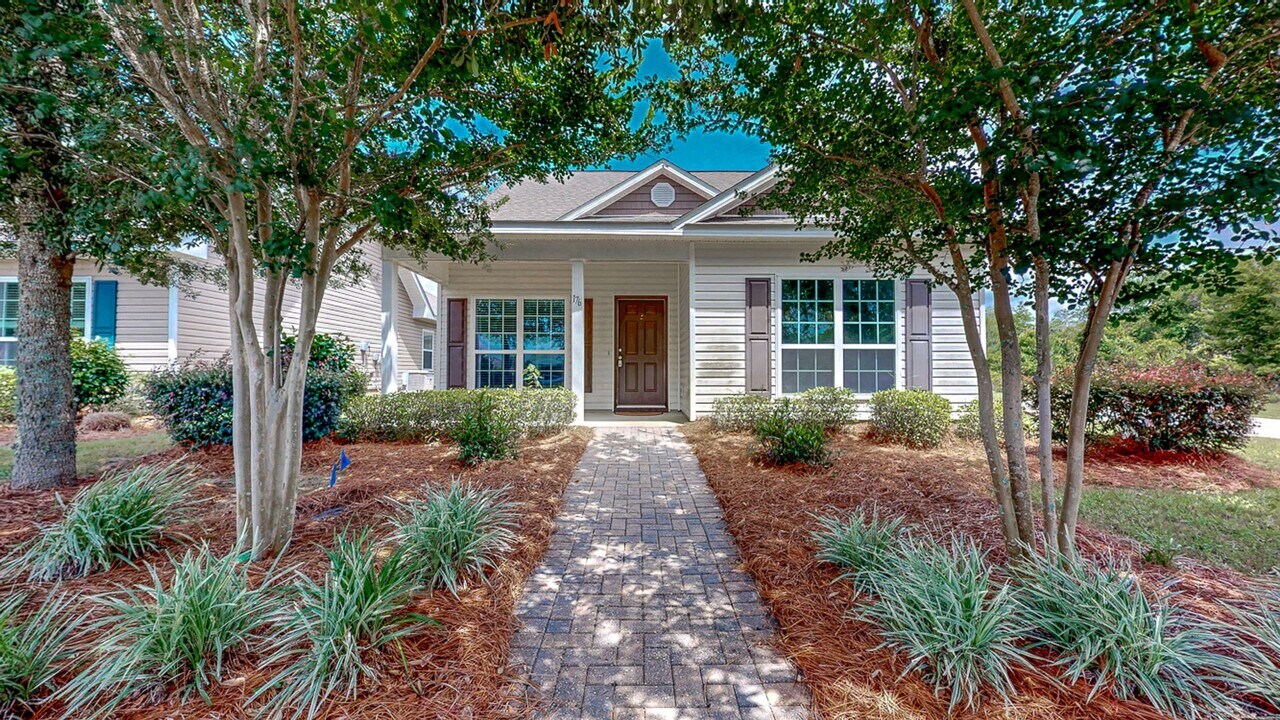 176 Cornelia St in Freeport, FL - Building Photo