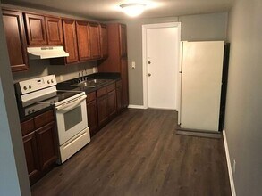 64 Taylor Ave-Unit -Unit A in Eatonville, FL - Foto de edificio - Building Photo