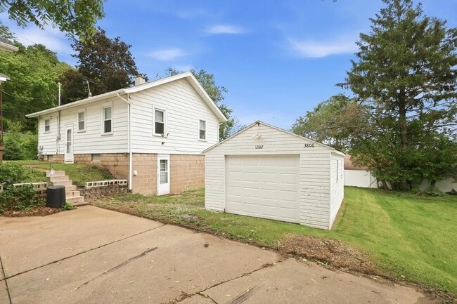 property at 1302 38th Avenue Dr