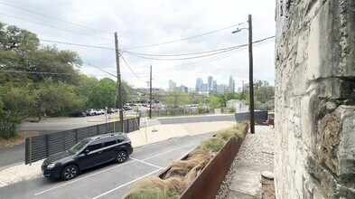 201 Academy Dr in Austin, TX - Building Photo - Building Photo