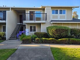 14583 Doolittle Dr, Unit 14583 in San Leandro, CA - Building Photo