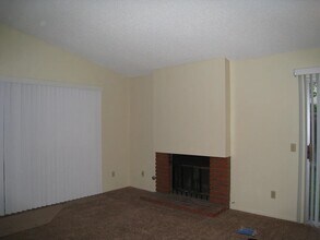 2647 Liberty Ct in San Bernardino, CA - Foto de edificio - Building Photo