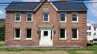 416 Center St, Unit House in Lyndon, VT - Building Photo