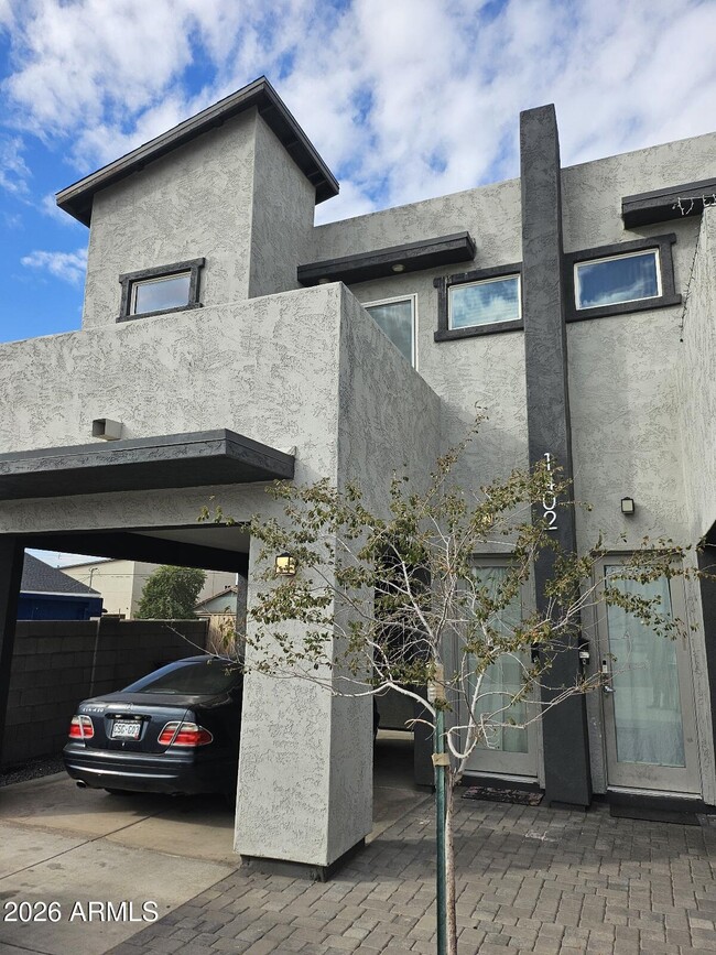 property at 1402 S 10th Ave