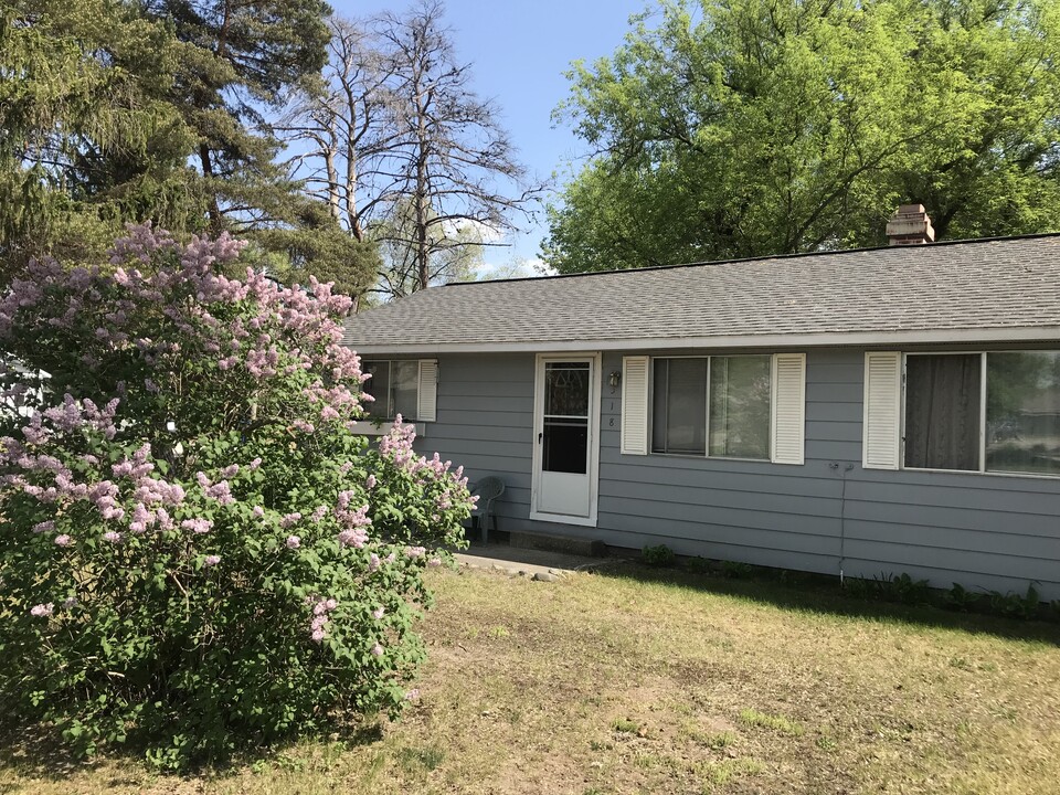 518 E Cayuga St, Unit 518 in Bellaire, MI - Building Photo