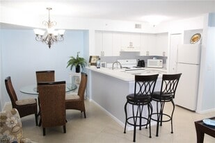 1235 Wildwood Lakes Blvd in Naples, FL - Building Photo