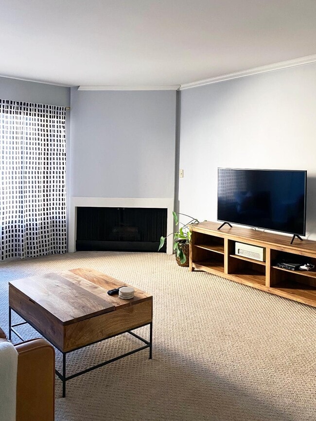 1951 Malcolm Ave, Unit 207 in Los Angeles, CA - Building Photo - Building Photo