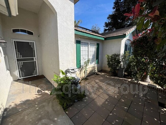 1672 W Julieanne Ave in Porterville, CA - Building Photo - Building Photo