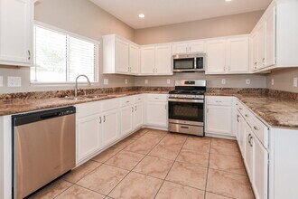 8911 Deep Ridge Ct in Las Vegas, NV - Building Photo - Building Photo