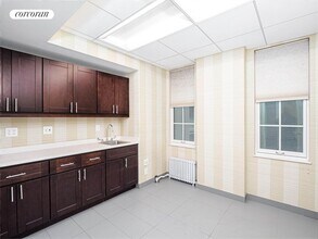137 E 67th St in New York, NY - Building Photo - Building Photo