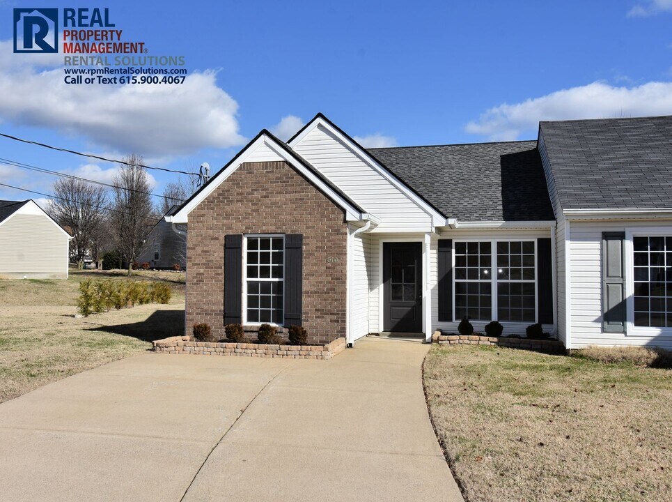 610 Seaford Ct in Smyrna, TN - Building Photo