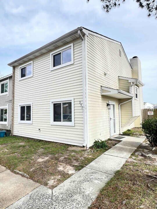 3515 Mountain Dr in Virginia Beach, VA - Building Photo