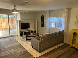 841 W Santa Ana Ave in Clovis, CA - Building Photo