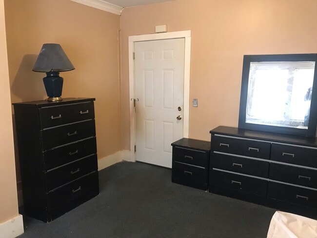 550 W Ridge Rd, Unit rooms in Rochester, NY - Building Photo - Building Photo