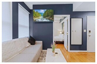 242 S 17th St in Philadelphia, PA - Building Photo - Building Photo
