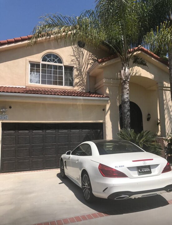 12147 Miranda St in Valley Village, CA - Foto de edificio